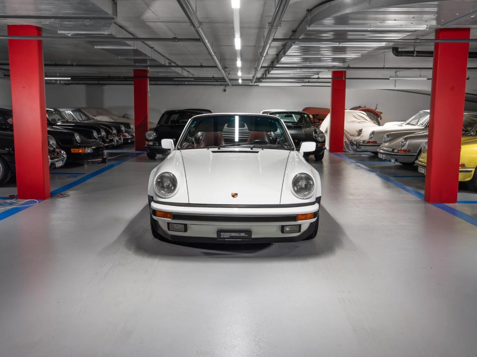 PORSCHE 911 Carrera Cabriolet Turbo-Look, Essence, Voiture de collection, Manuelle - 2