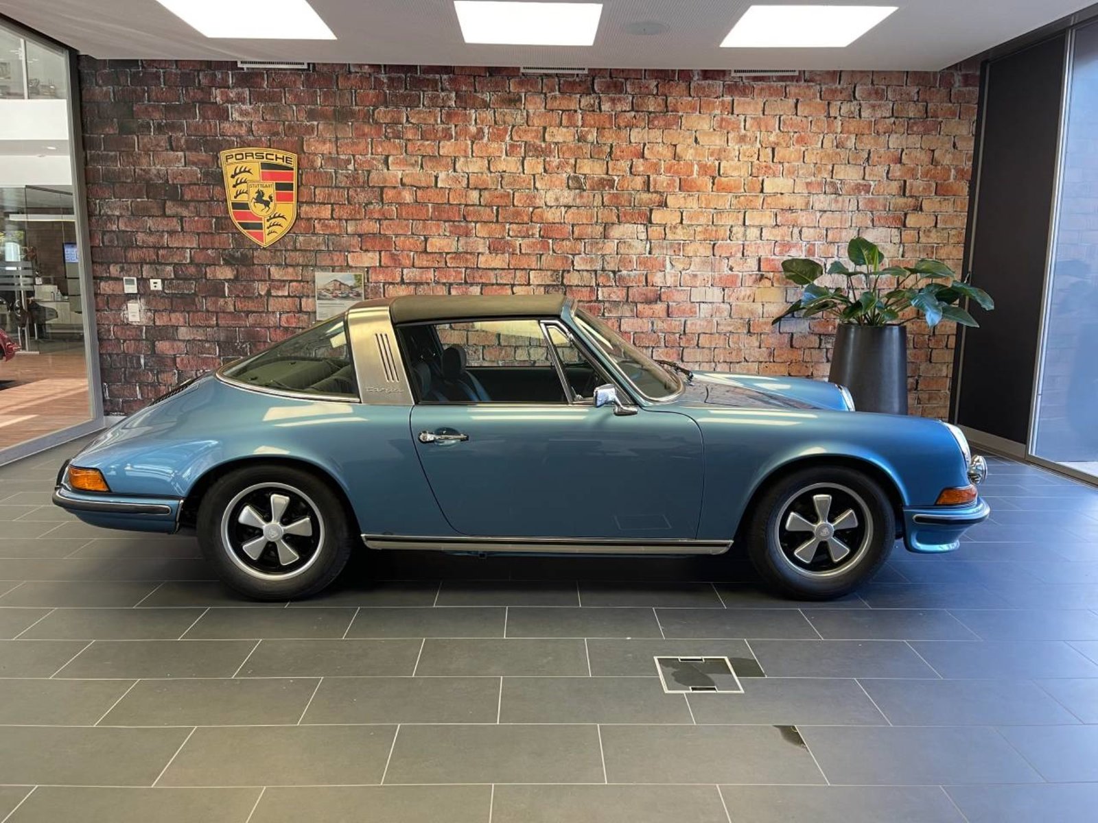 PORSCHE 911 T 2.4 Targa, Petrol, Classic, Manual - 2
