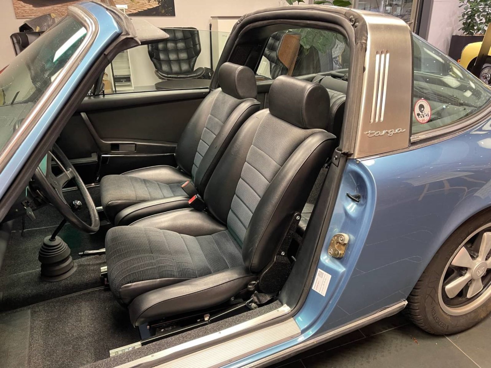PORSCHE 911 T 2.4 Targa, Petrol, Classic, Manual - 4