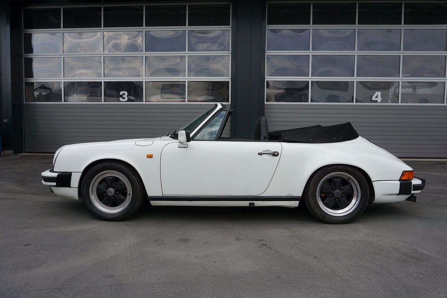 PORSCHE 911 Carrera Cabrio, Essence, Voiture de collection, Manuelle - 2