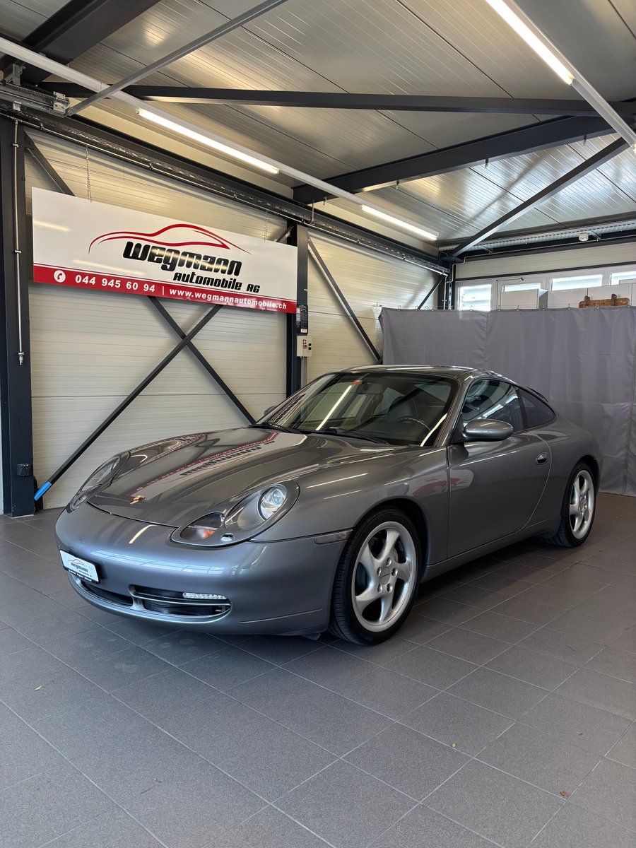 PORSCHE 911 Carrera 4