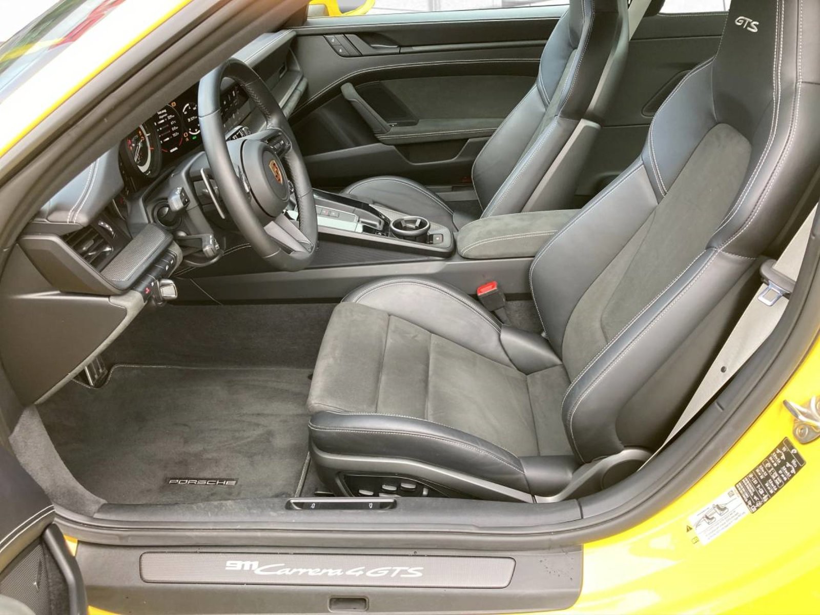 PORSCHE 911 Carrera 4 GTS, Benzin, Occasion / Gebraucht, Automatik - 4