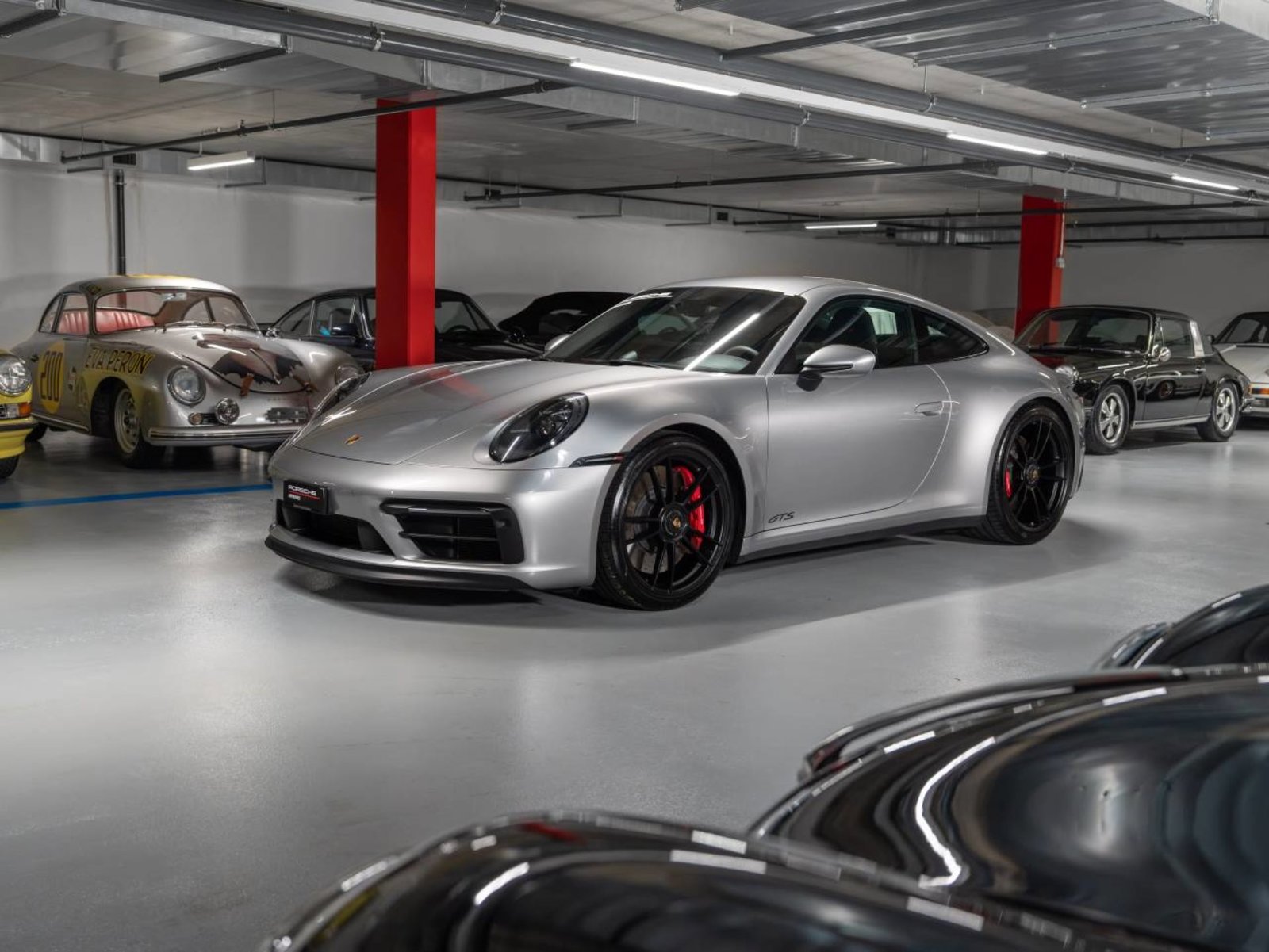 PORSCHE 911 Carrera 4 GTS Coupé