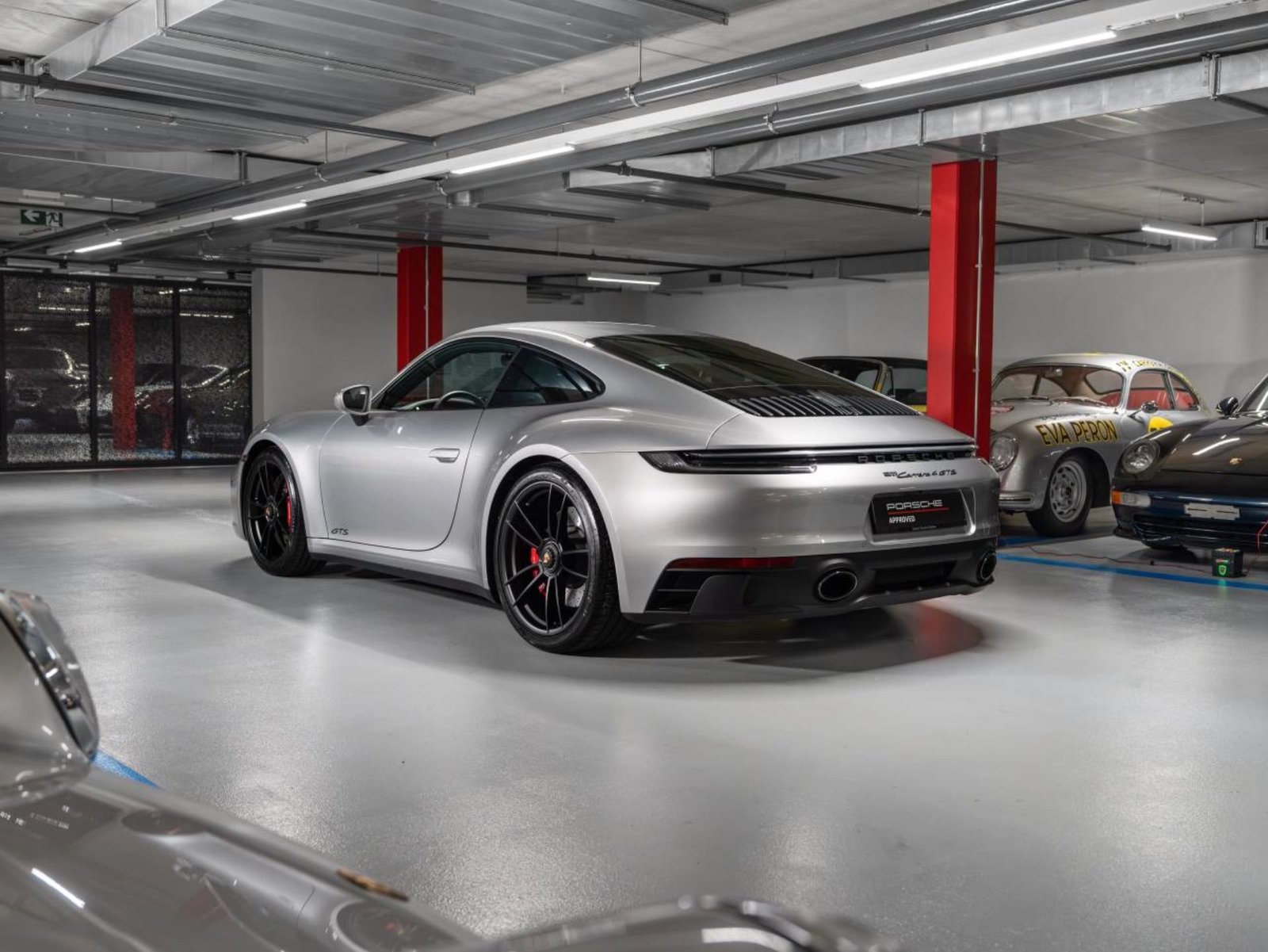 PORSCHE 911 Carrera 4 GTS Coupé, Petrol, Second hand / Used, Manual - 2