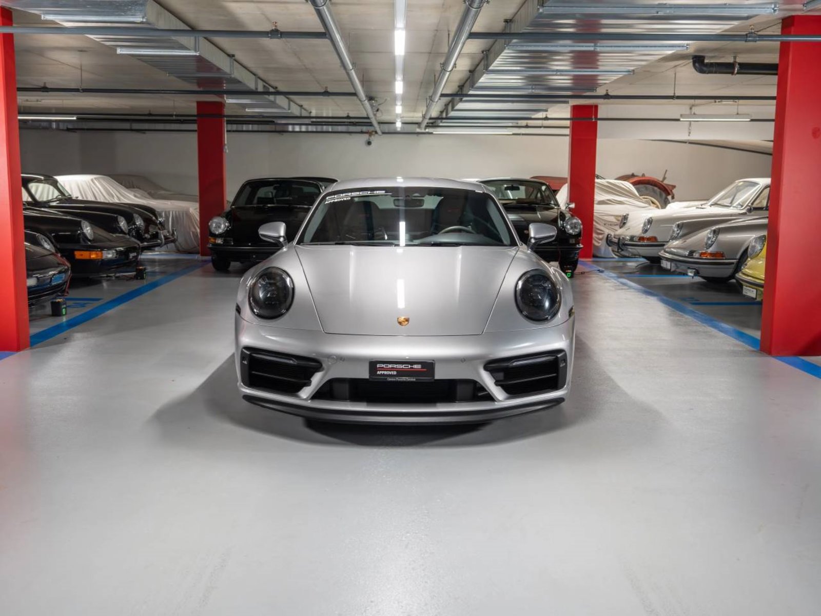 PORSCHE 911 Carrera 4 GTS Coupé, Petrol, Second hand / Used, Manual - 3