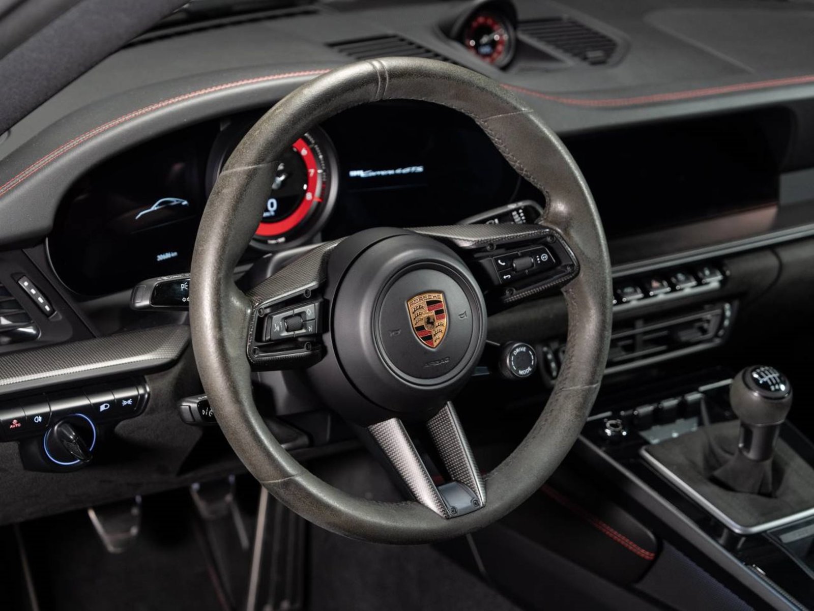 PORSCHE 911 Carrera 4 GTS Coupé, Petrol, Second hand / Used, Manual - 4