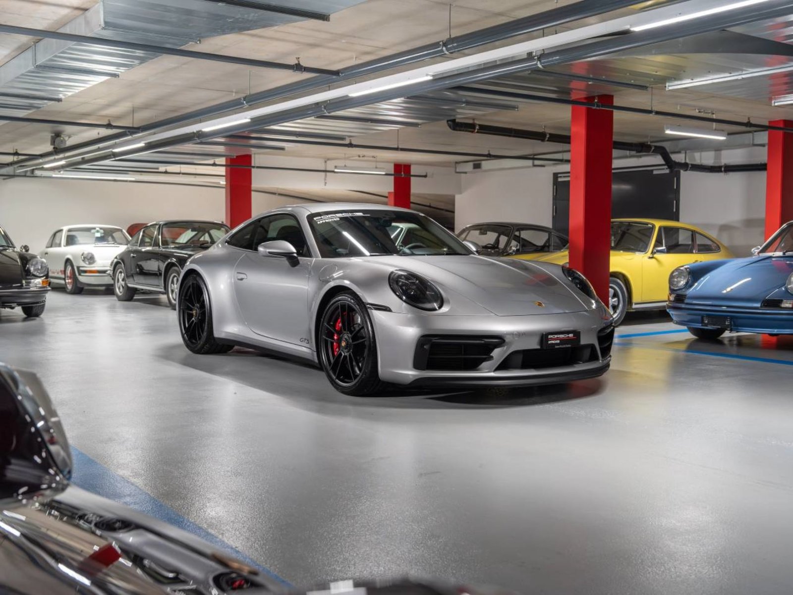 PORSCHE 911 Carrera 4 GTS Coupé, Petrol, Second hand / Used, Manual - 6
