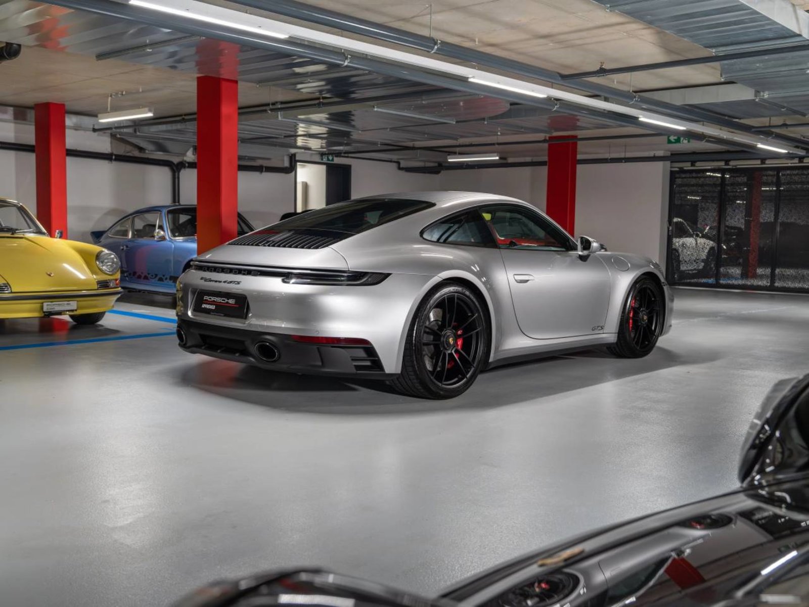 PORSCHE 911 Carrera 4 GTS Coupé, Petrol, Second hand / Used, Manual - 7