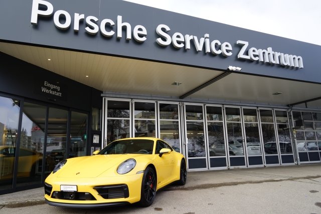 PORSCHE 911 Carrera GTS