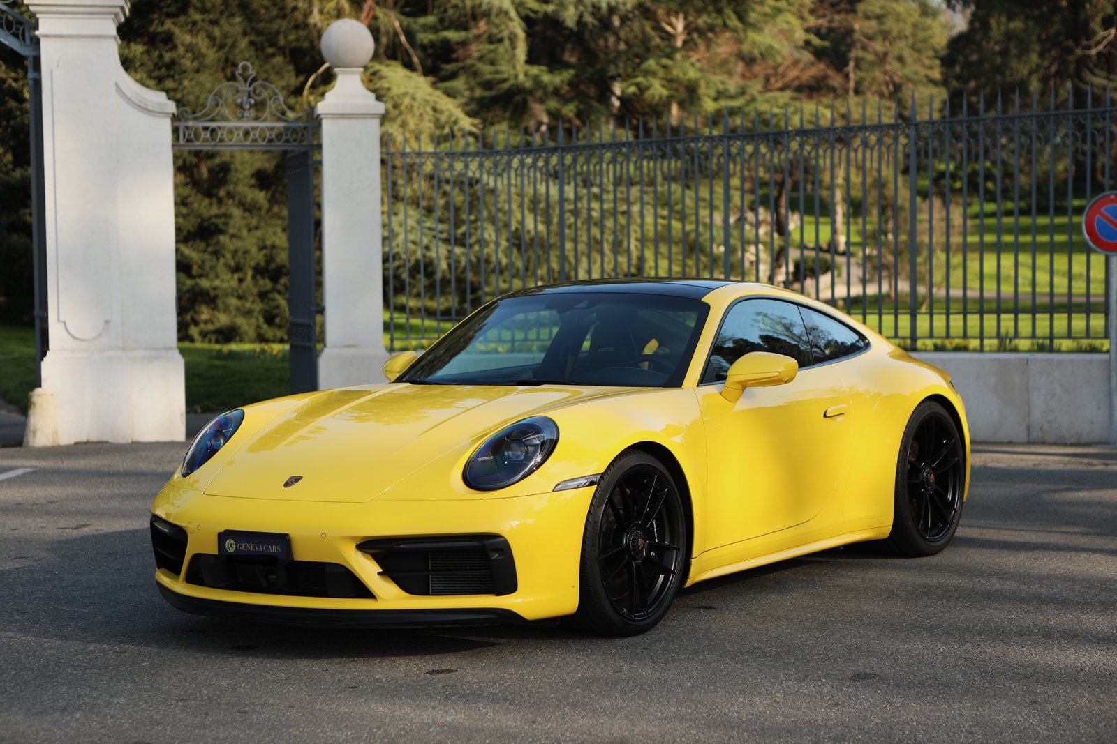 PORSCHE 911 Carrera 4 GTS PDK, Petrol, Second hand / Used, Automatic - 3