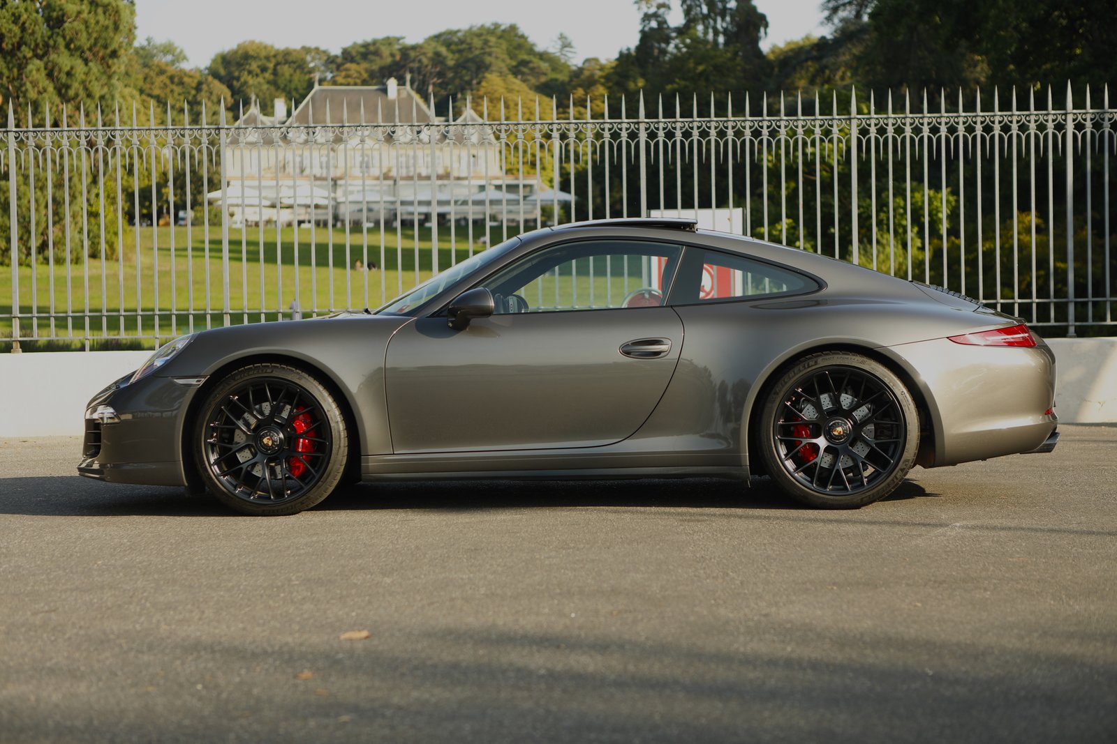 PORSCHE 911 Carrera 4 GTS