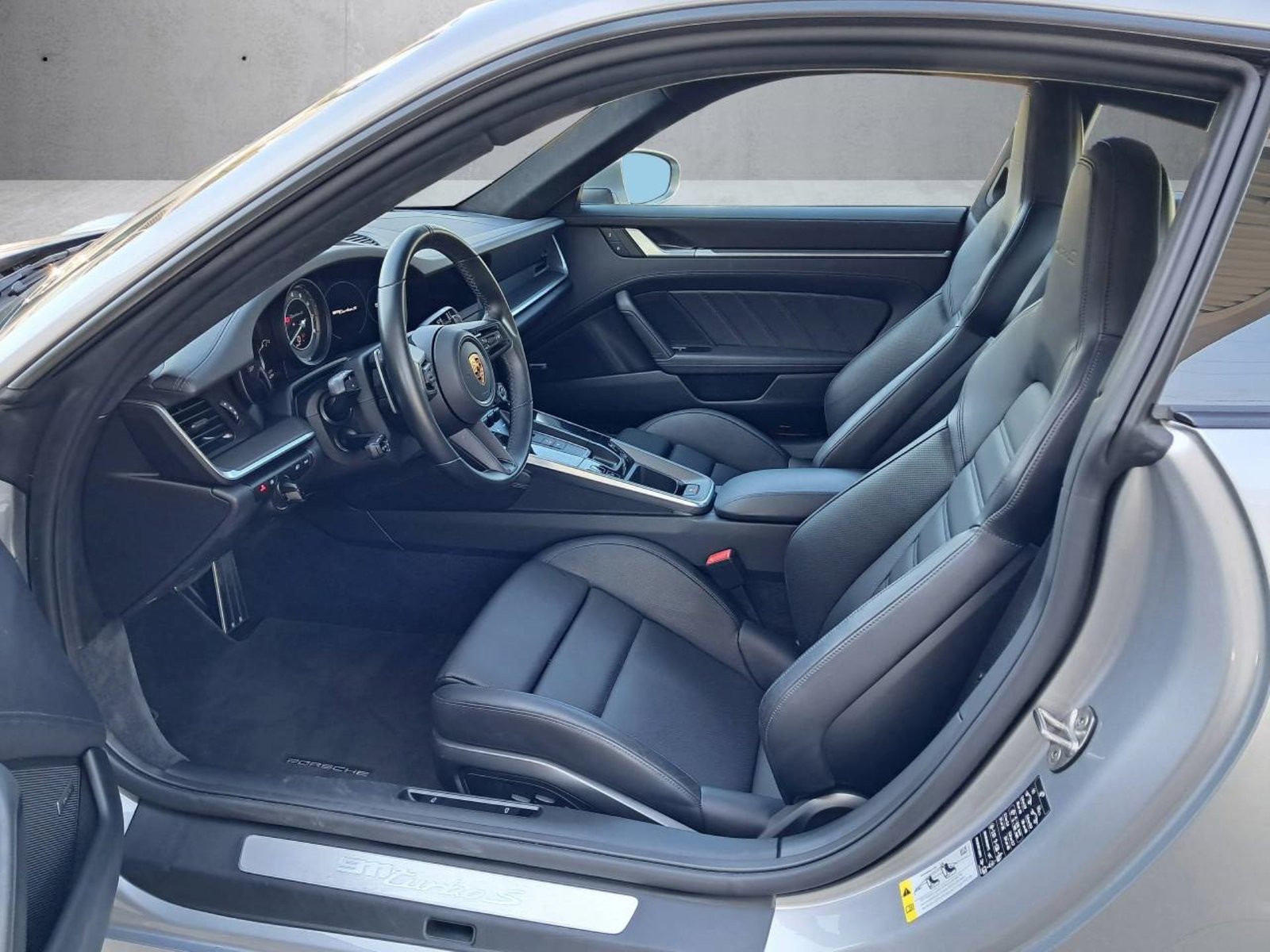 PORSCHE 911 Turbo S, Petrol, Second hand / Used, Automatic - 4