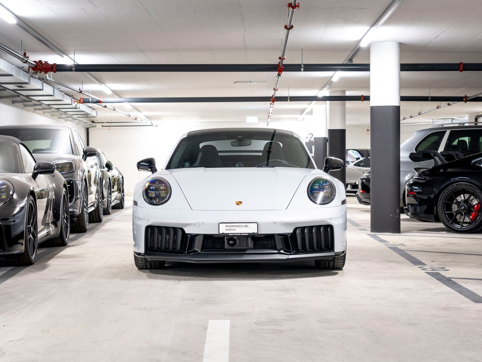 PORSCHE 911 Carrera 4 GTS PDK, Full-Hybrid Petrol/Electric, Second hand / Used, Automatic - 4