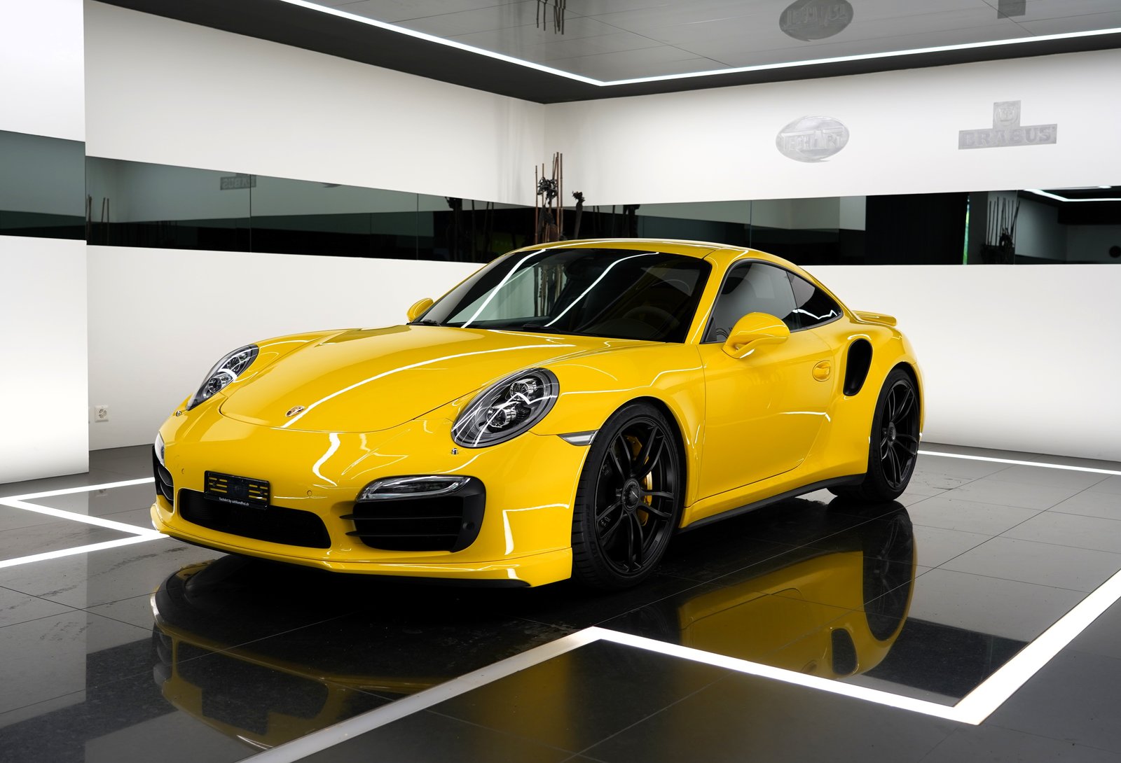 PORSCHE 911 Turbo S