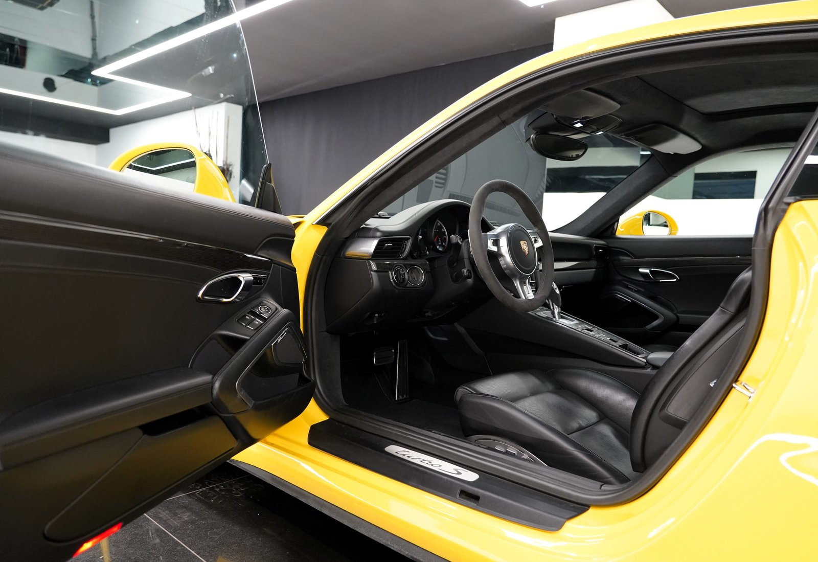 PORSCHE 911 Turbo S, Benzin, Occasion / Gebraucht, Automatik - 7