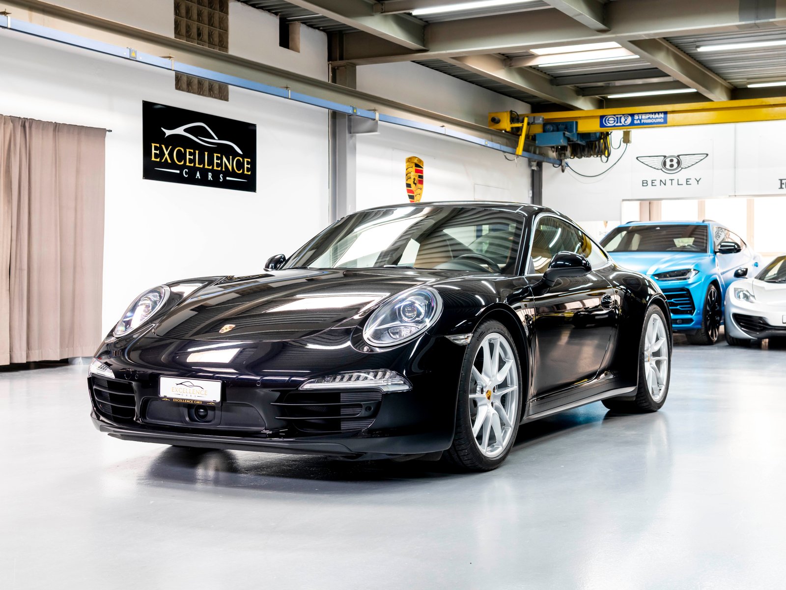 PORSCHE 911 Carrera 4