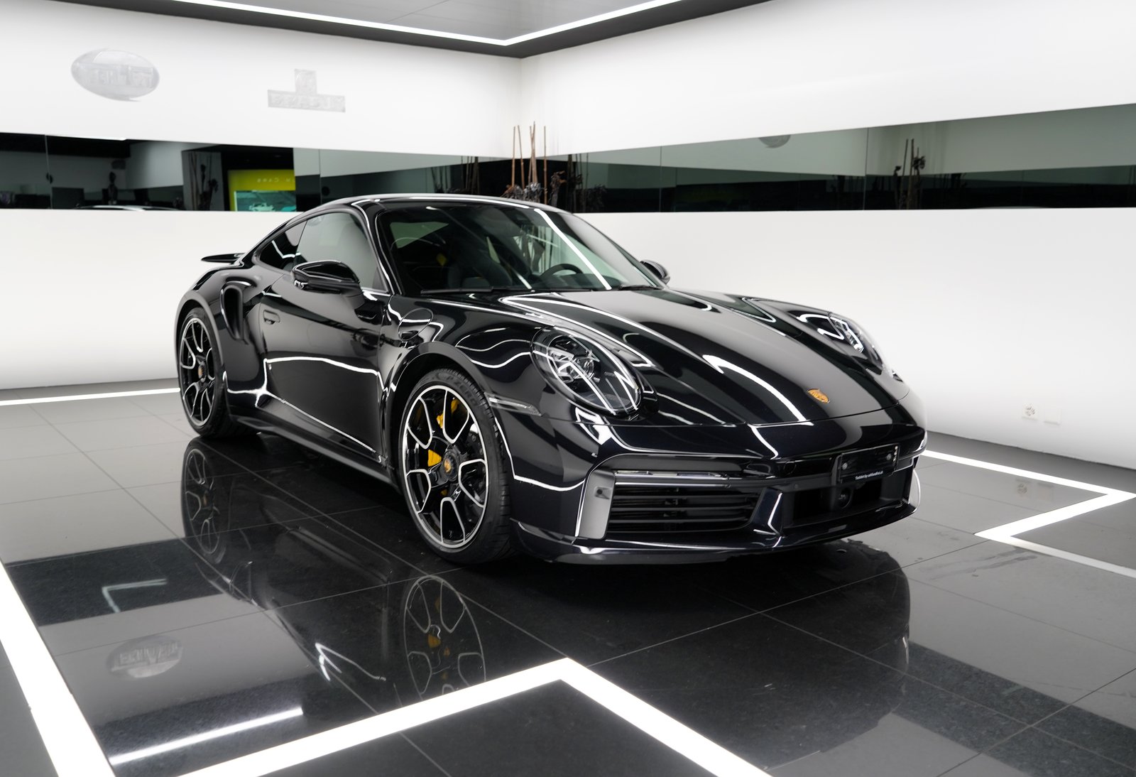 PORSCHE 911 Turbo S, Petrol, Second hand / Used, Automatic - 2