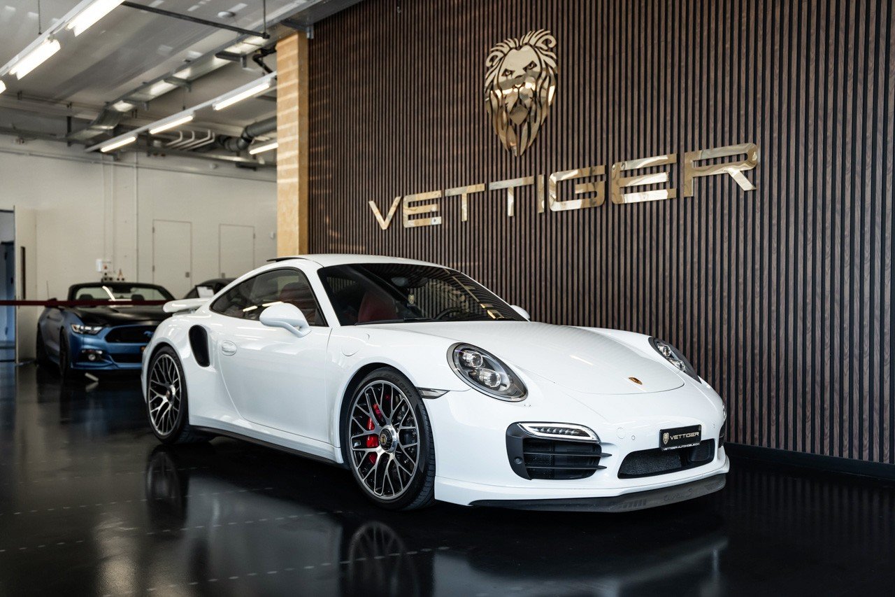PORSCHE 911 Turbo S PDK