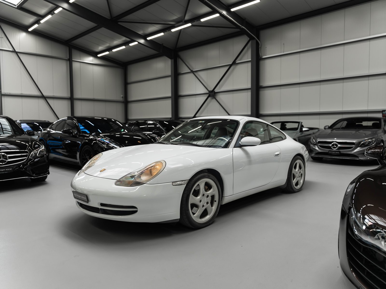 PORSCHE 911 Carrera 4