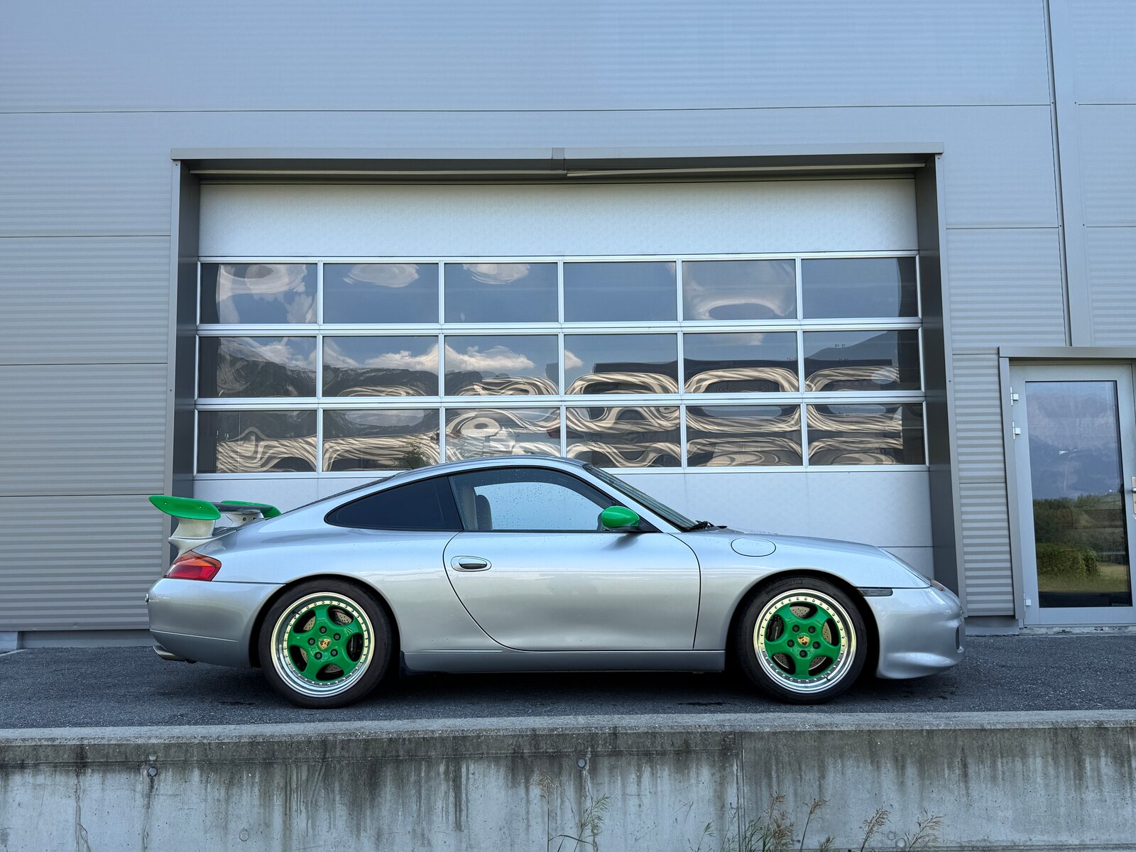 PORSCHE 911 Carrera