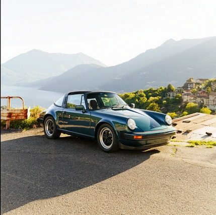 PORSCHE 911