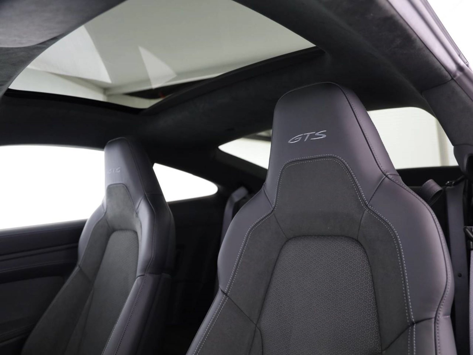 PORSCHE 911 Carrera 4 GTS, Mild-Hybrid Petrol/Electric, Ex-demonstrator, Automatic - 5