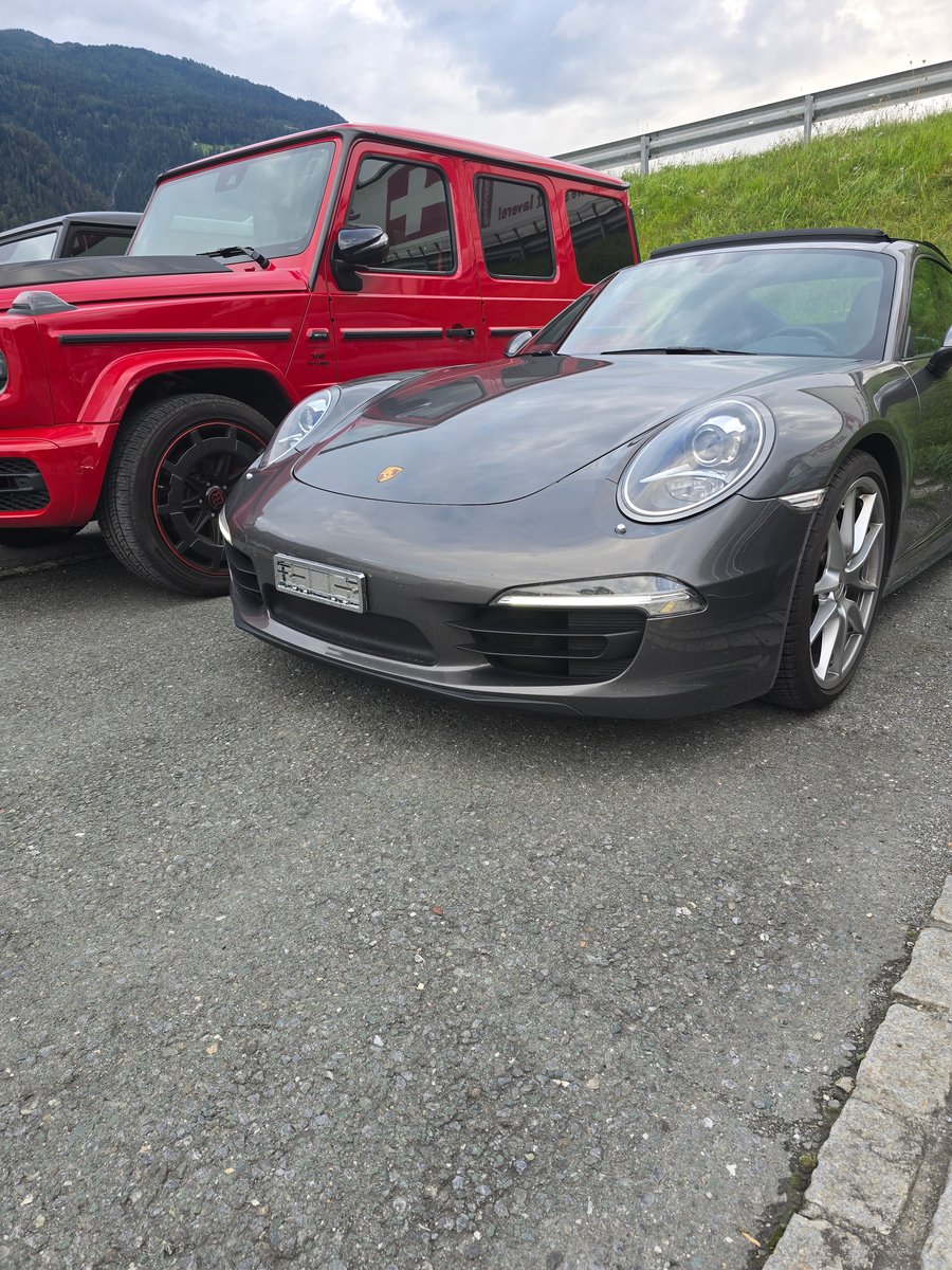 PORSCHE 911 Carrera 4