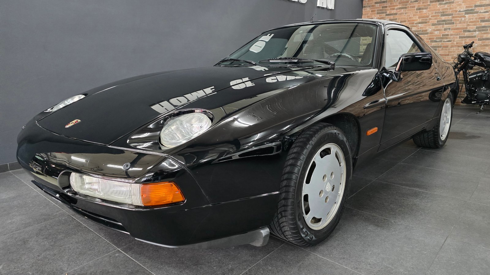 PORSCHE 928 S4