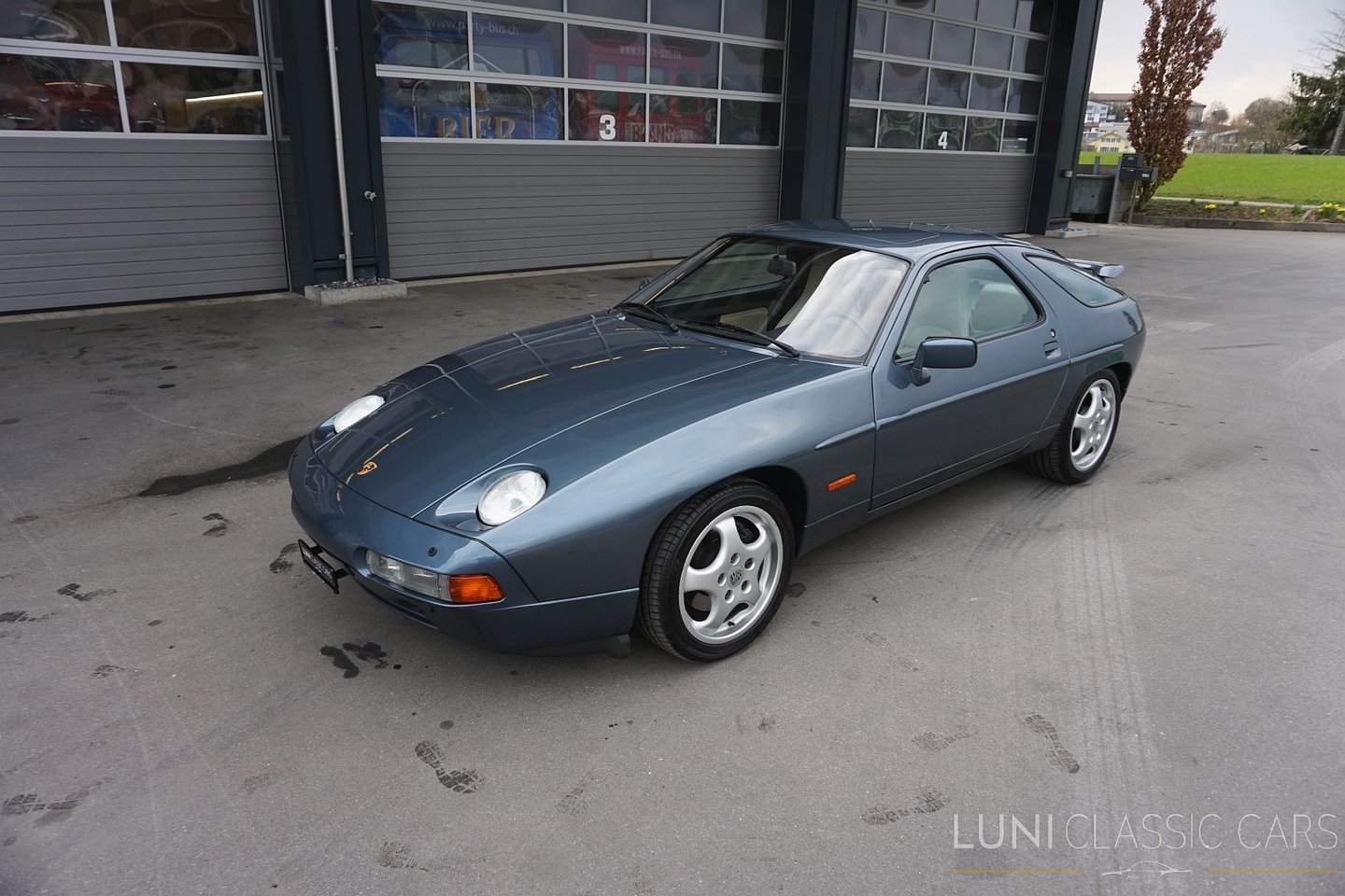 PORSCHE 928 S4