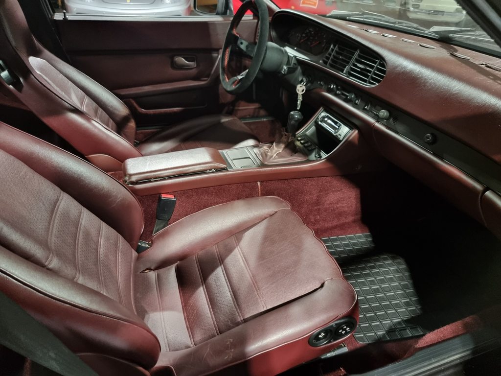 PORSCHE S2, Petrol, Second hand / Used, Manual - 6