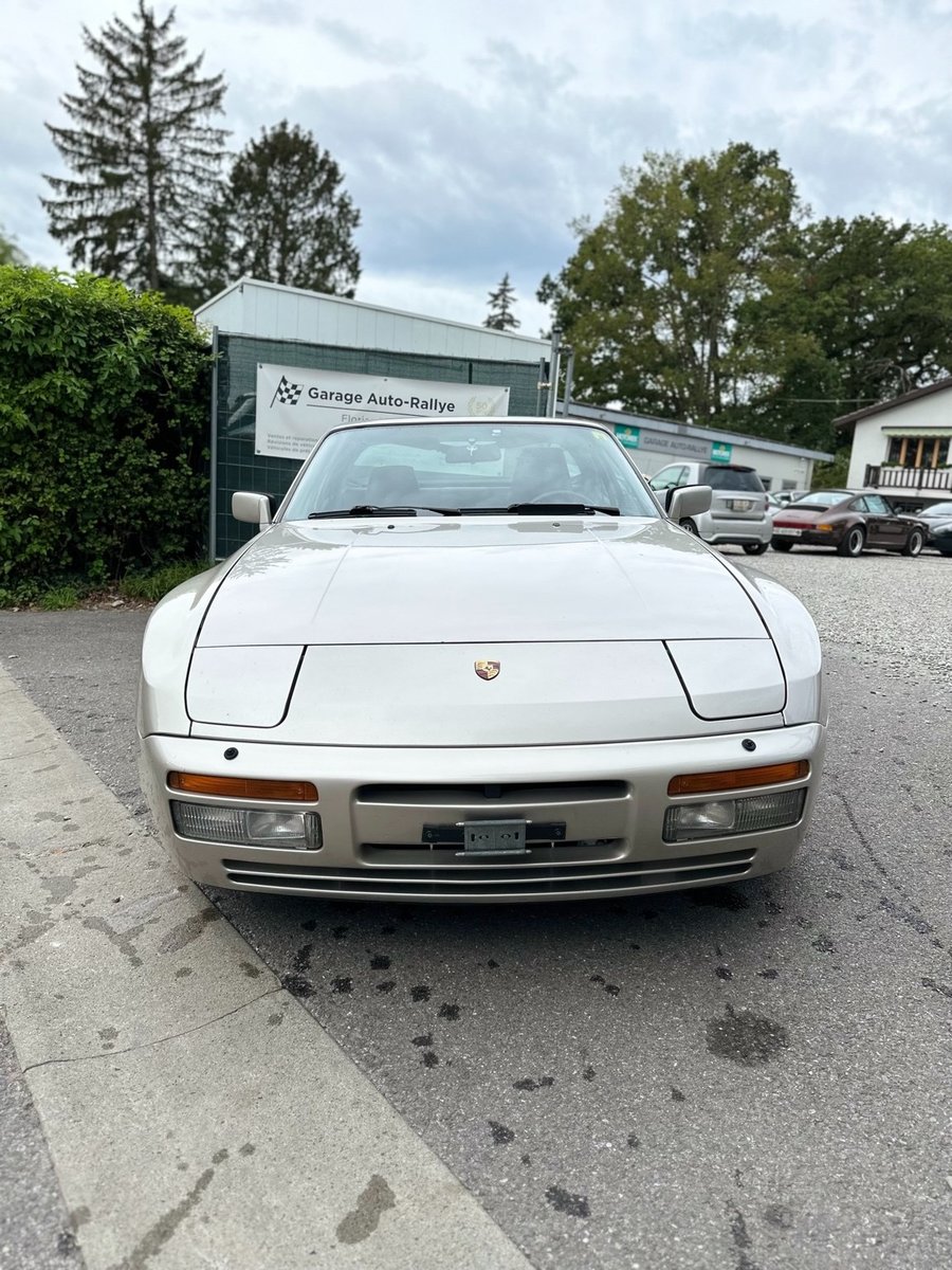 PORSCHE 944 Turbo