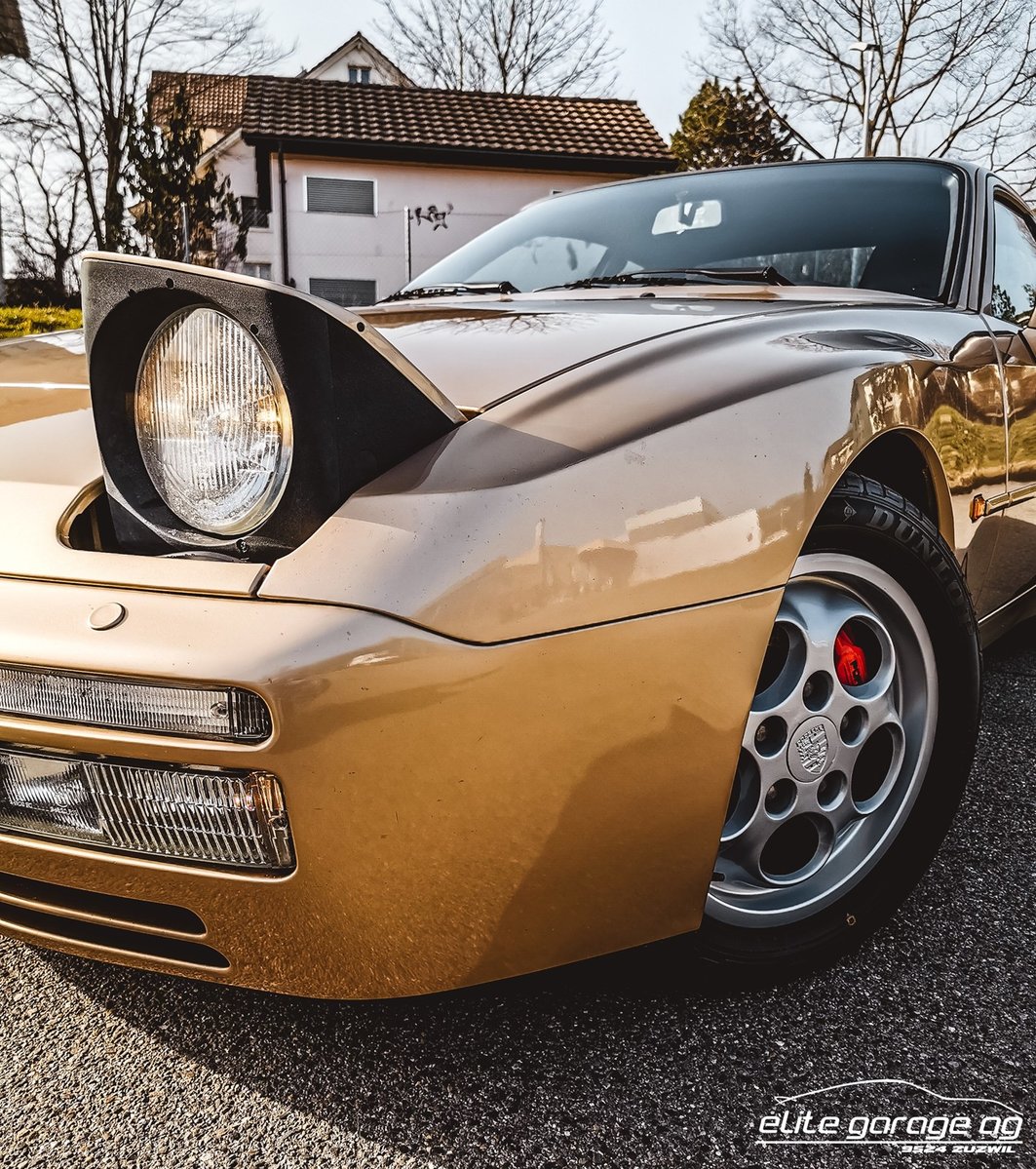 PORSCHE 944 Turbo