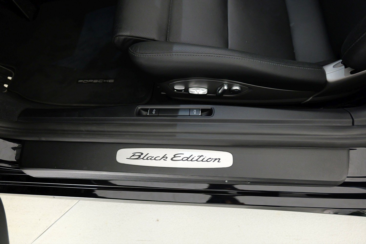 PORSCHE Boxster 2.7 Black Edition, Essence, Occasion / Utilisé, Automatique - 2