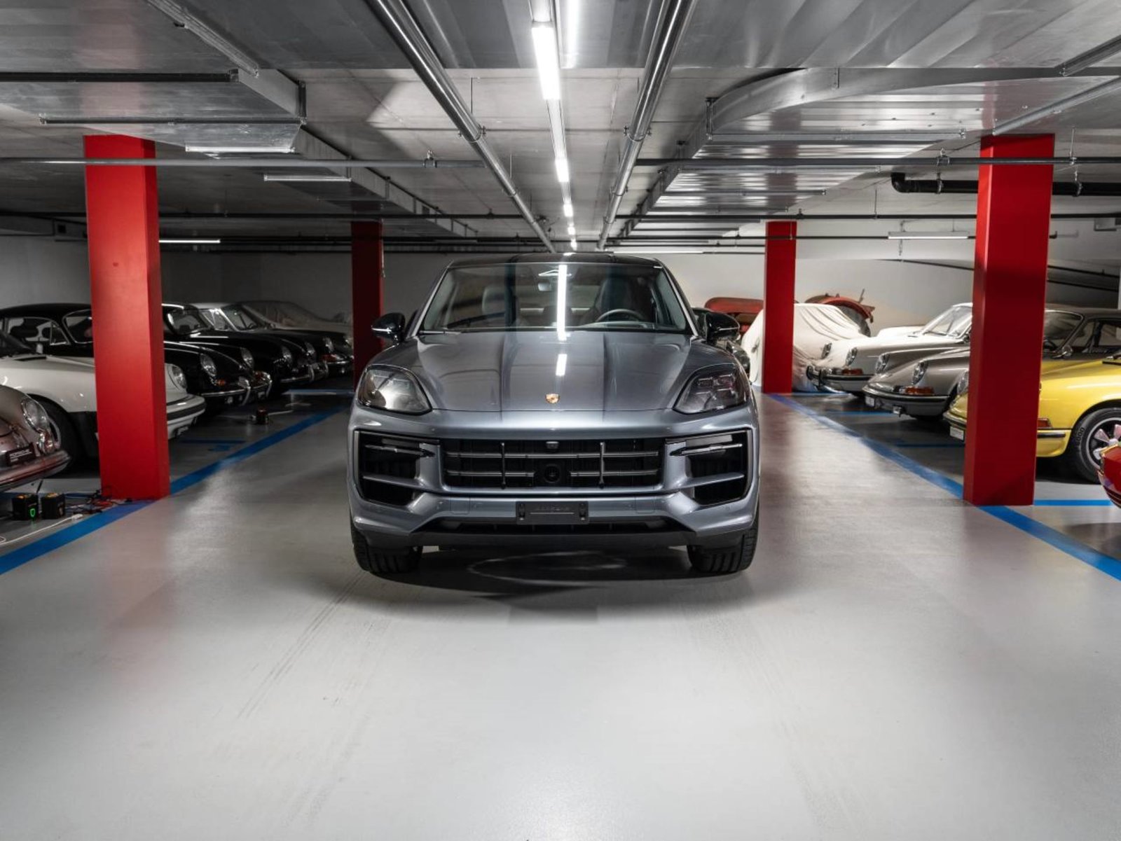 PORSCHE Cayenne E-Hybrid Coupé Black Edition, Plug-in-Hybrid Benzin/Elektro, Vorführwagen, Automatik - 2