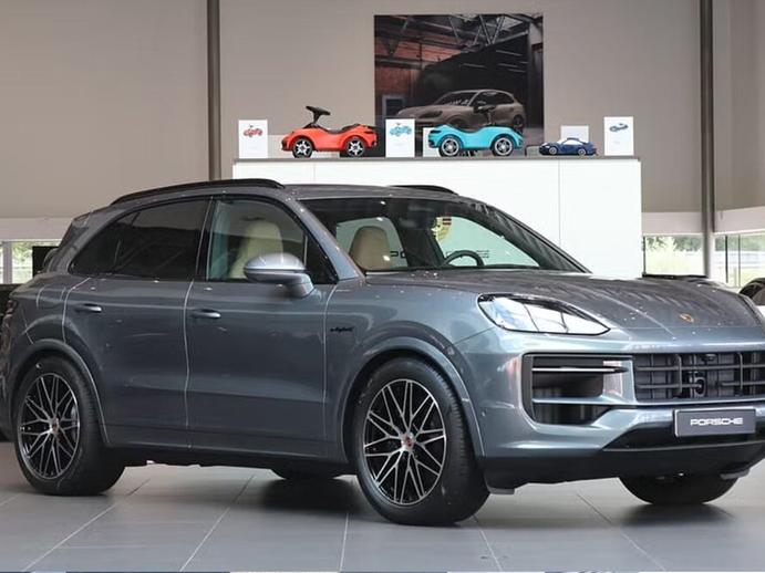 PORSCHE Cayenne E-Hybrid Black Edition Tiptronic, Hybride Rechargeable Essence/Électricité, Voiture nouvelle, Automatique