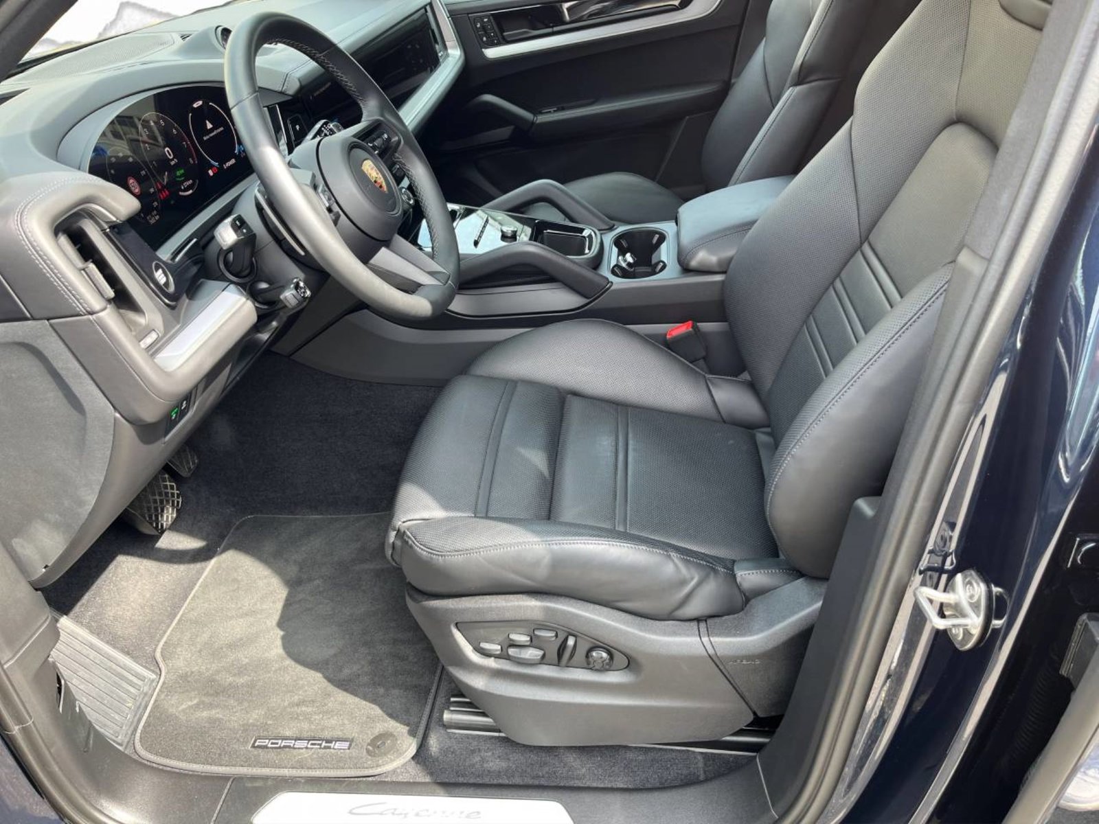 PORSCHE CAYENNE E-Hybrid, Plug-in-Hybrid Petrol/Electric, Second hand / Used, Automatic - 4