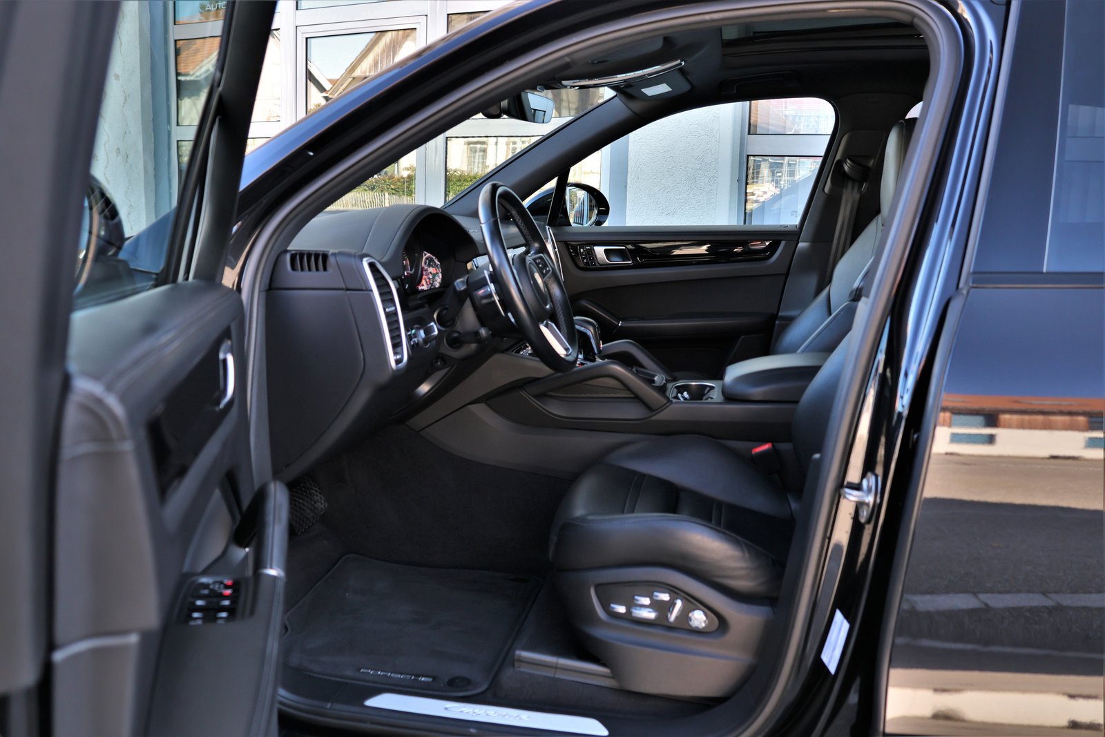 PORSCHE Cayenne E-Hybrid (CH) "Approved Garantie bis 05/2026", Hybride Rechargeable Essence/Électricité, Occasion / Utilisé, Automatique - 6