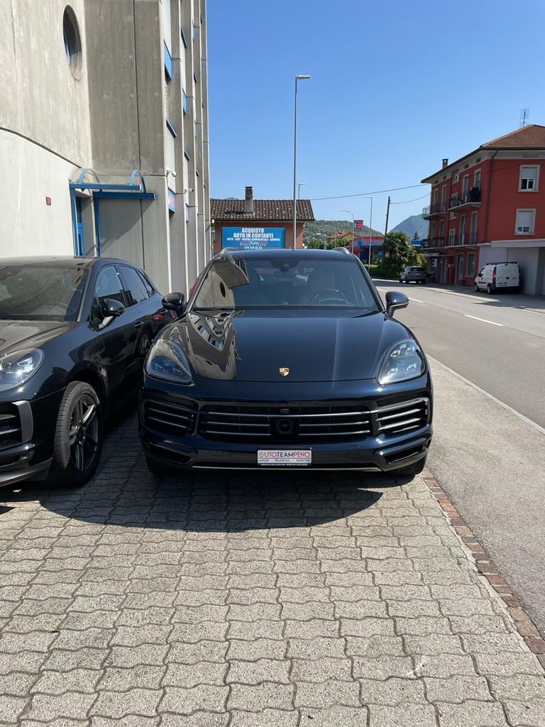 PORSCHE Cayenne E-Hybrid, Plug-in-Hybrid Petrol/Electric, Second hand / Used, Automatic - 2