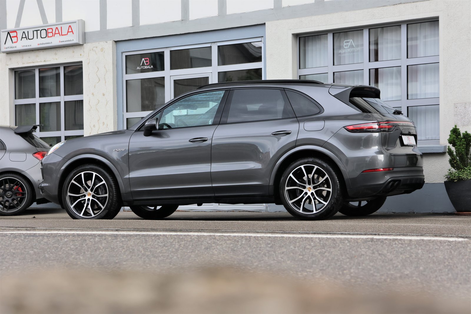 PORSCHE Cayenne E-Hybrid (CH) Approved 10/27, Hybride Rechargeable Essence/Électricité, Occasion / Utilisé, Automatique - 4