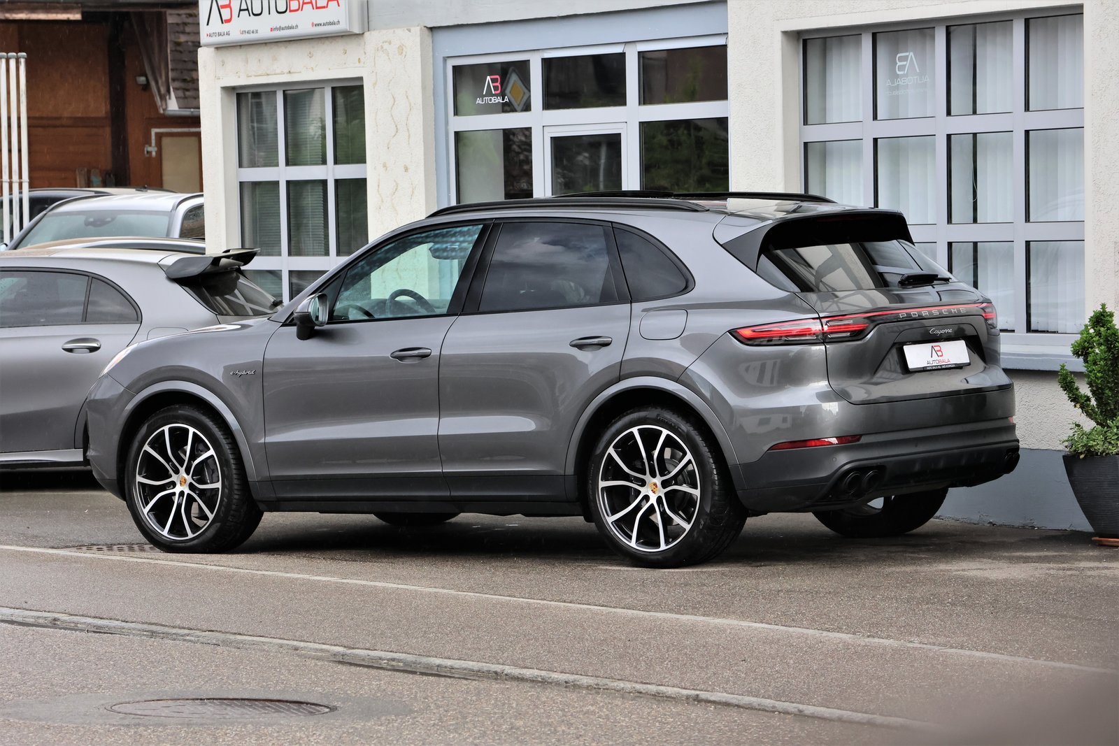 PORSCHE Cayenne E-Hybrid (CH) Approved 10/27, Hybride Rechargeable Essence/Électricité, Occasion / Utilisé, Automatique - 5