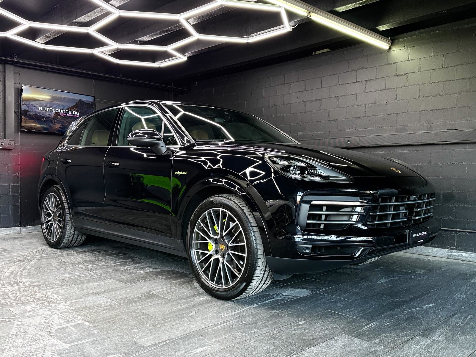 PORSCHE Cayenne E-Hybrid, Hybride Rechargeable Essence/Électricité, Occasion / Utilisé, Automatique - 2