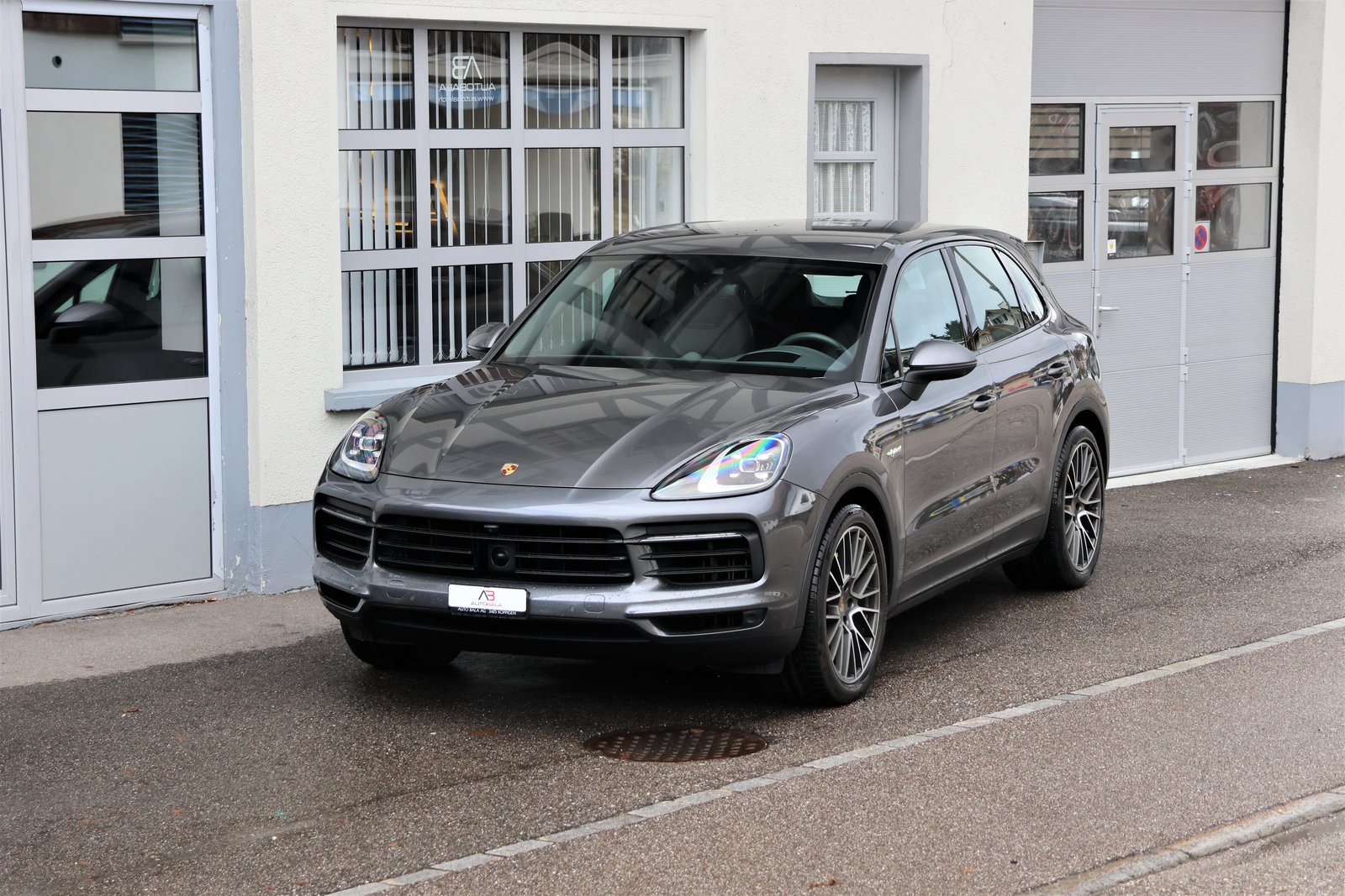 PORSCHE Cayenne E-Hybrid (CH) + 3'500KG AHK, Plug-in-Hybrid Petrol/Electric, Second hand / Used, Automatic