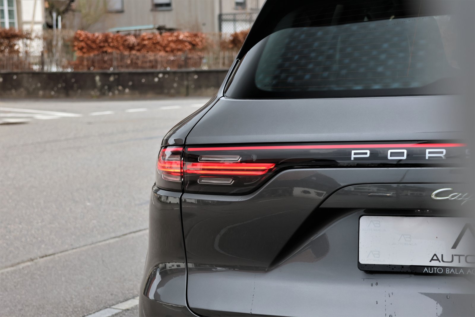 PORSCHE Cayenne E-Hybrid (CH) + 3'500KG AHK, Plug-in-Hybrid Petrol/Electric, Second hand / Used, Automatic - 5