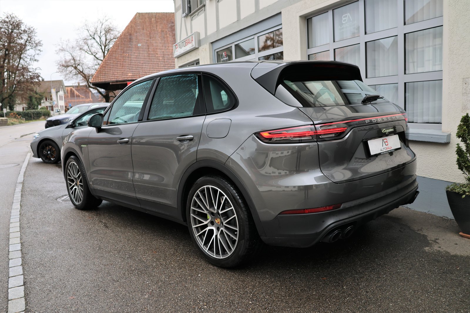 PORSCHE Cayenne E-Hybrid (CH) + 3'500KG AHK, Plug-in-Hybrid Petrol/Electric, Second hand / Used, Automatic - 6