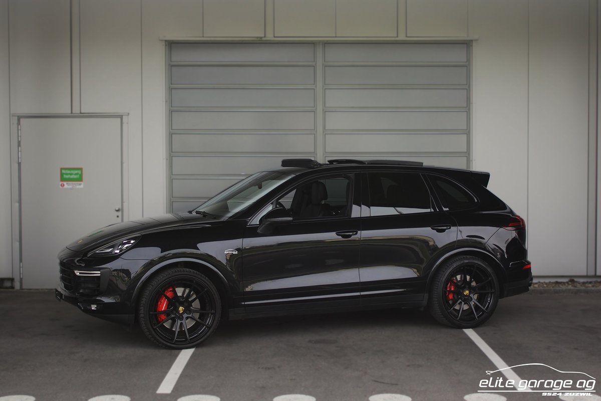 PORSCHE Cayenne Turbo ALL BLACK
