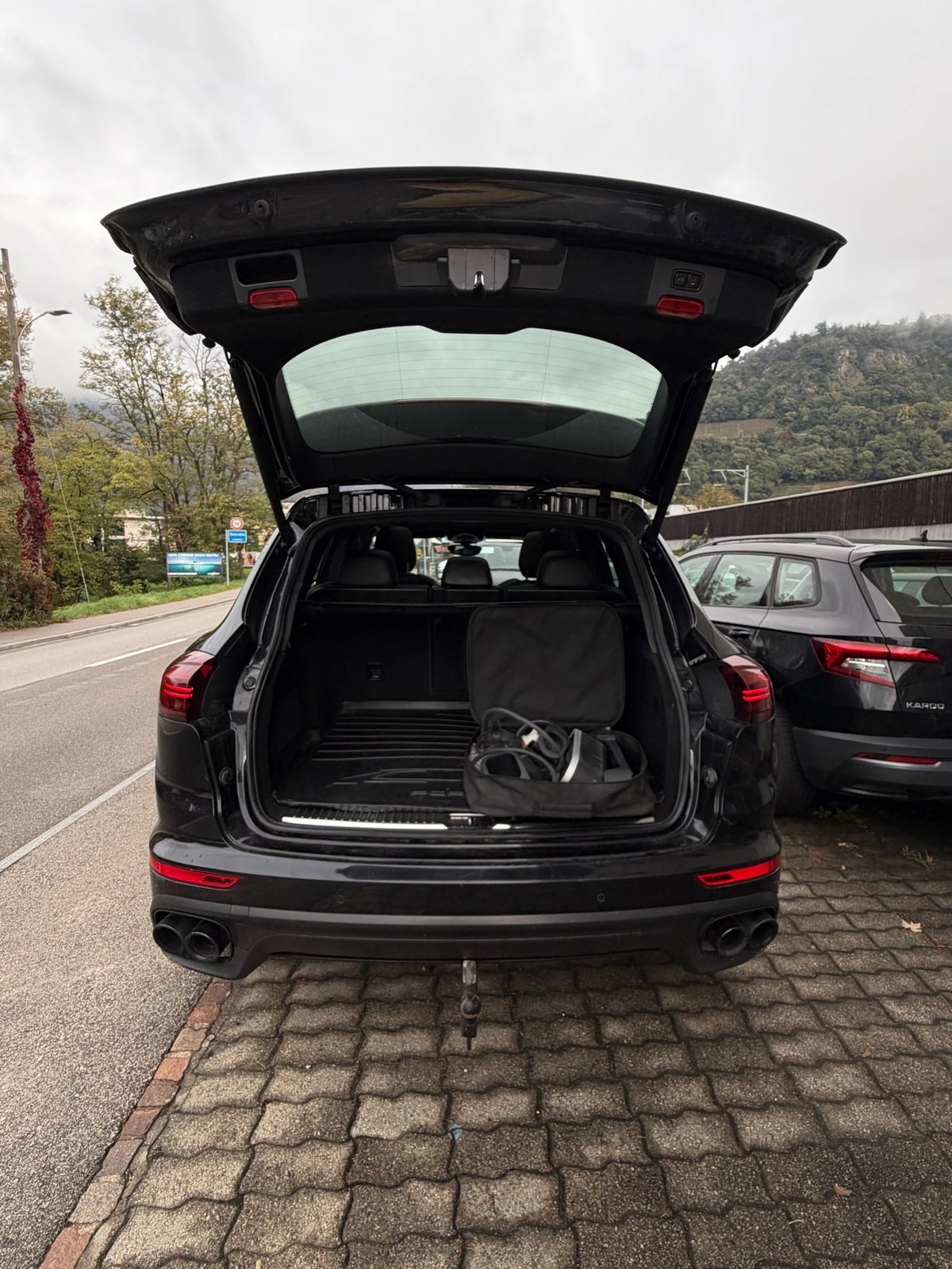 PORSCHE Cayenne S E-Hybrid, Plug-in-Hybrid Benzin/Elektro, Occasion / Gebraucht, Automatik - 7