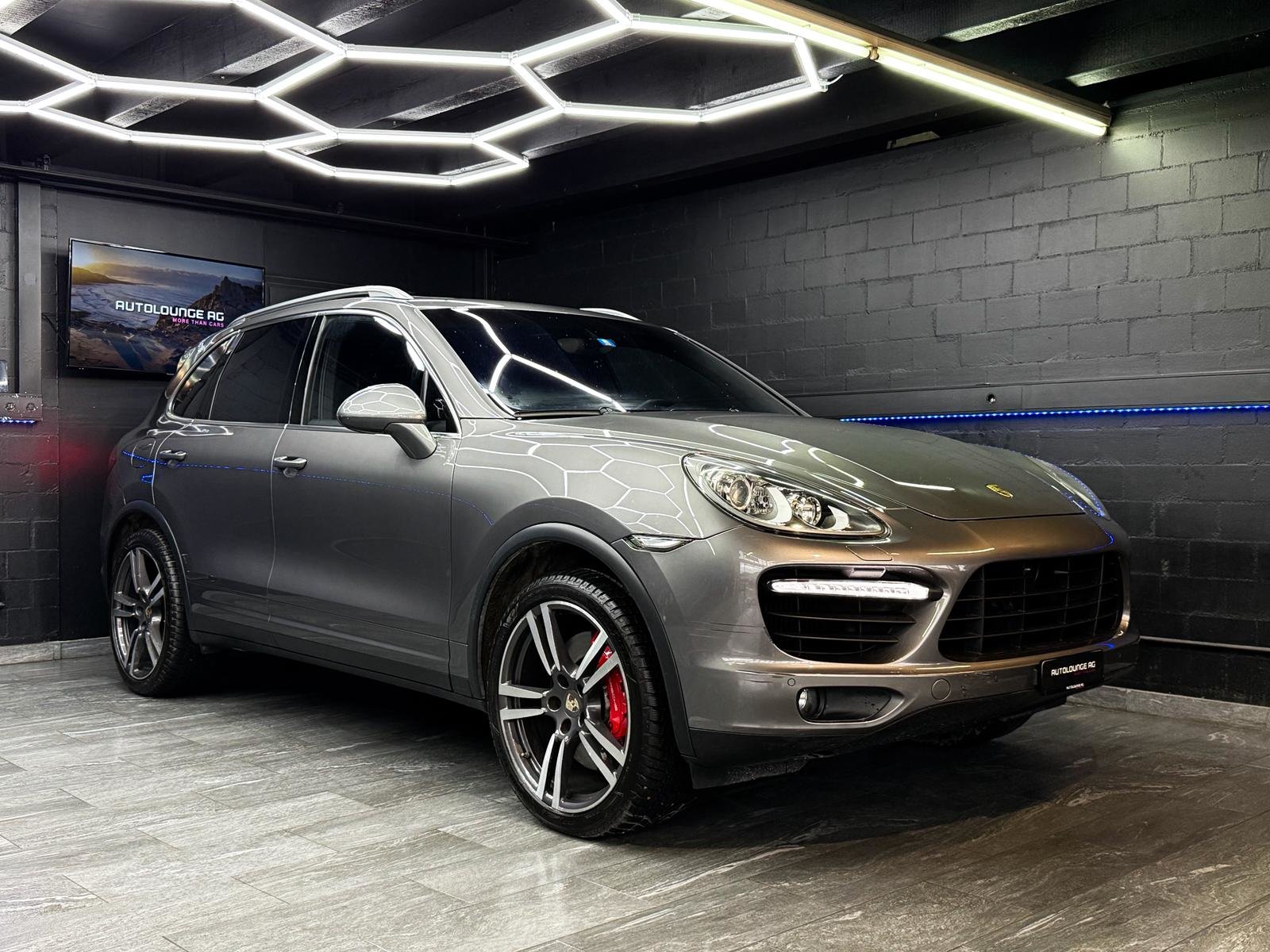 PORSCHE Cayenne Turbo, Petrol, Second hand / Used, Automatic - 2