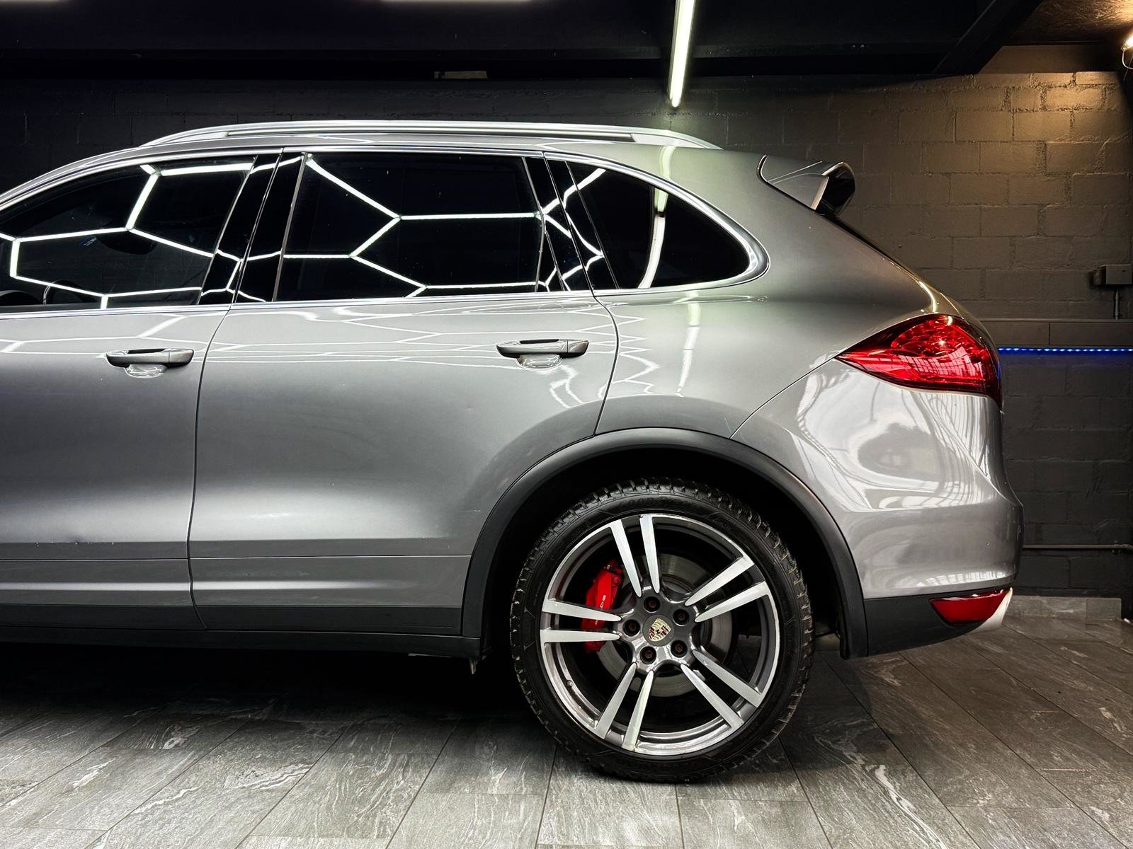 PORSCHE Cayenne Turbo, Petrol, Second hand / Used, Automatic - 6