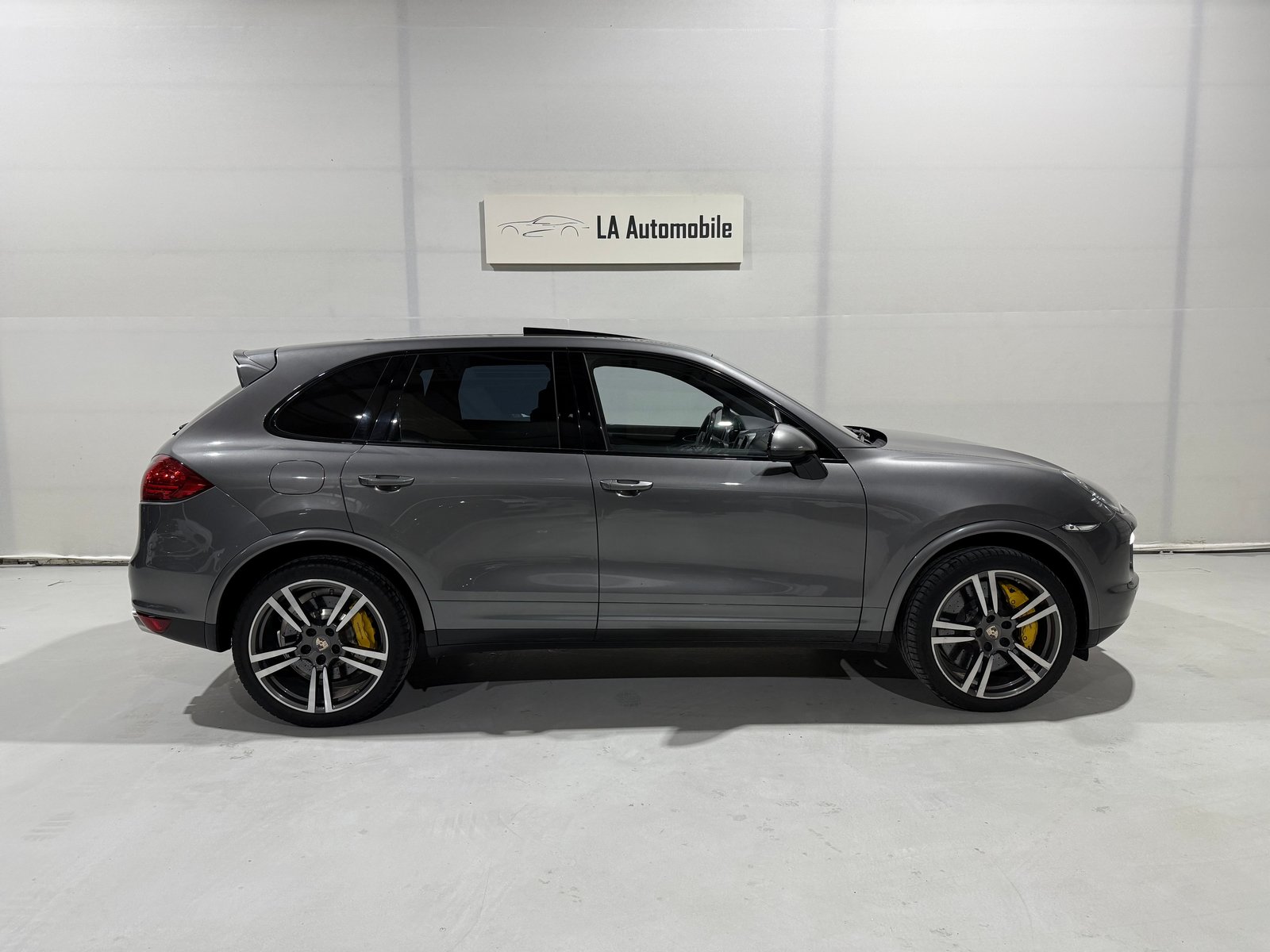 PORSCHE Cayenne Turbo S, Petrol, Second hand / Used, Automatic - 7