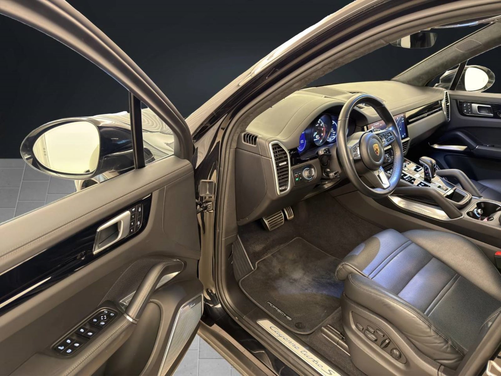 PORSCHE Cayenne Turbo S E-Hybrid, Plug-in-Hybrid Petrol/Electric, Second hand / Used, Automatic - 4